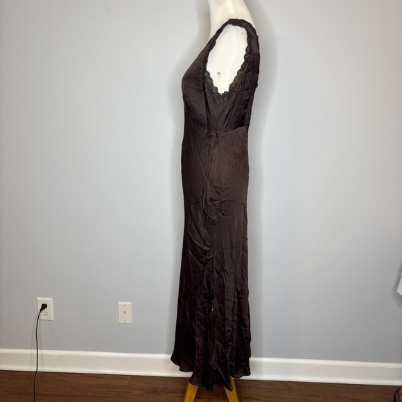 Gap - Brown Satin Lace-Trim V-Neck Maxi Slip Dress - Picture 4 of 6